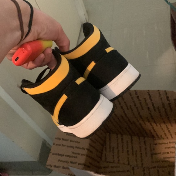 JORDANS 1 reverse Taxis - Men’s/Kids 7 woman’s 8.5 - Picture 7 of 7